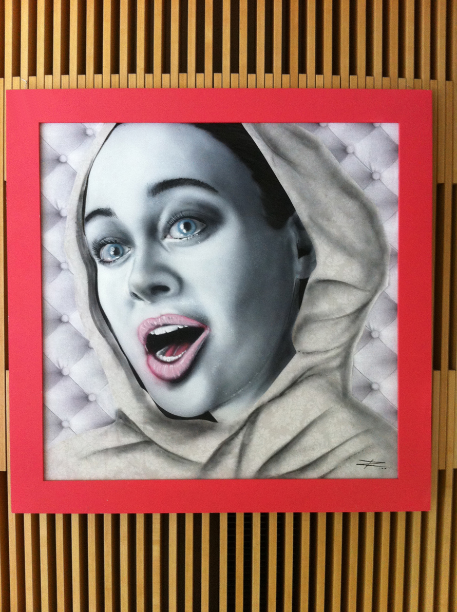 Mujer con capucha